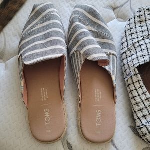 Tom's Slip ons